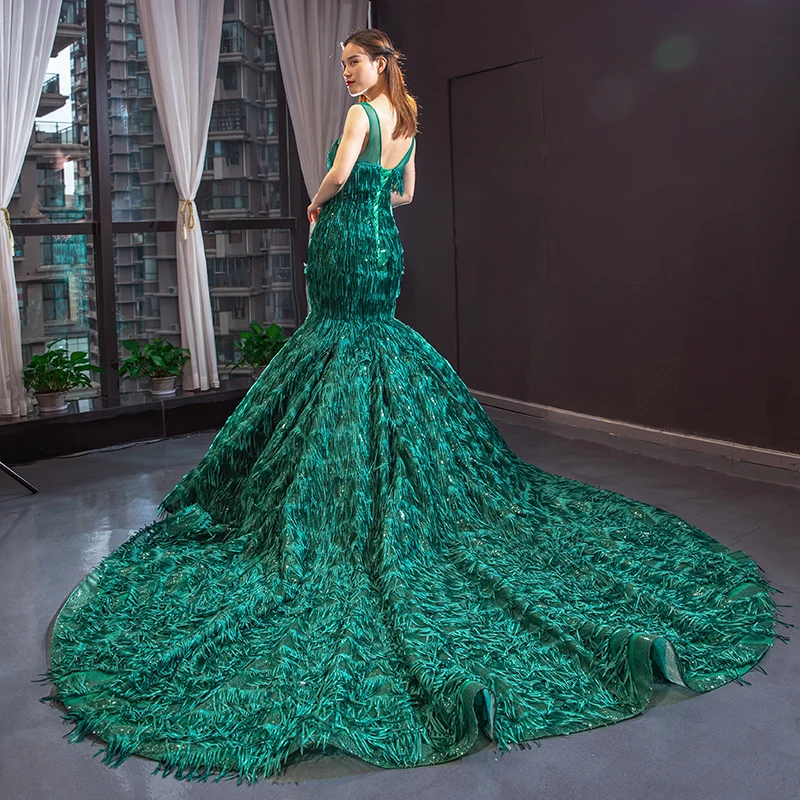 2019 Blingbling Green Full Tassels Prom Dresses Sleeveless Mermaid Plunging O Neck Black Girl Prom Dresses Evening Party Gowns