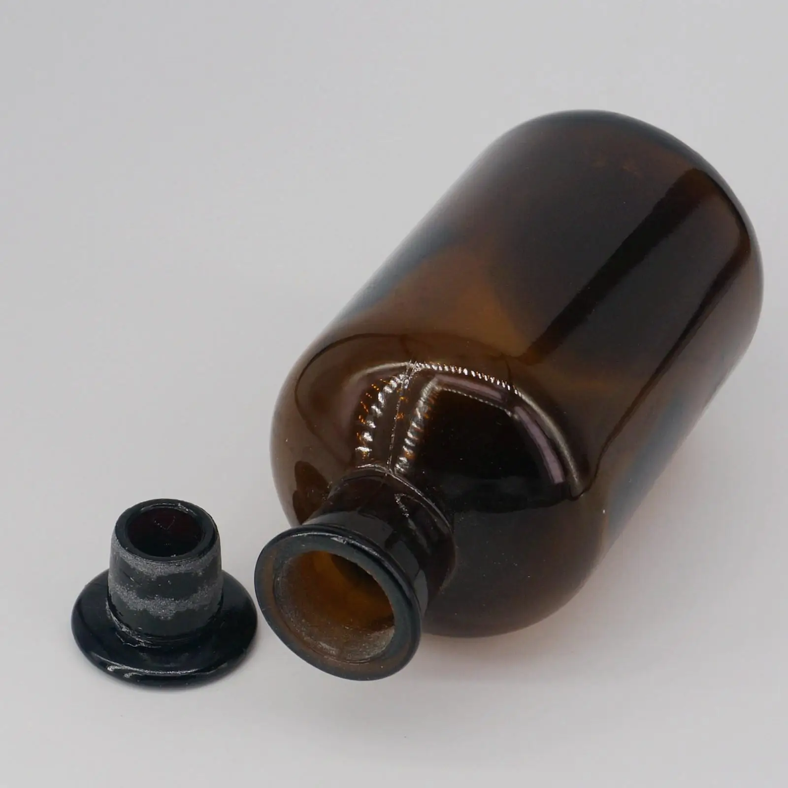 500 мл коричневая стеклянная бутылка с узким горлышком со стеклянной посудой |