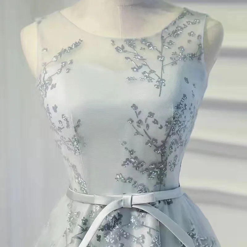 Импортированное из Китая короткое Кружевное ТРАПЕЦИЕВИДНОЕ серое красивое