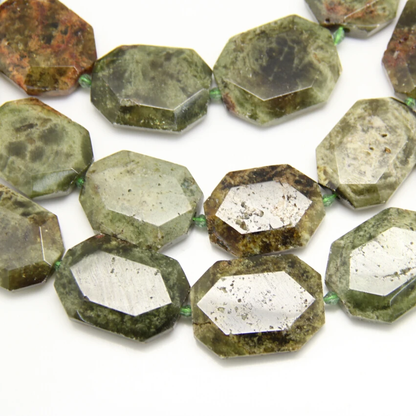 15 5 &quotнитка из натурального зеленого граната произвольной формы толщиной сляб