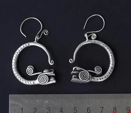 Три последних стиля ретро архаичных круглых сережек с краном простые этнические