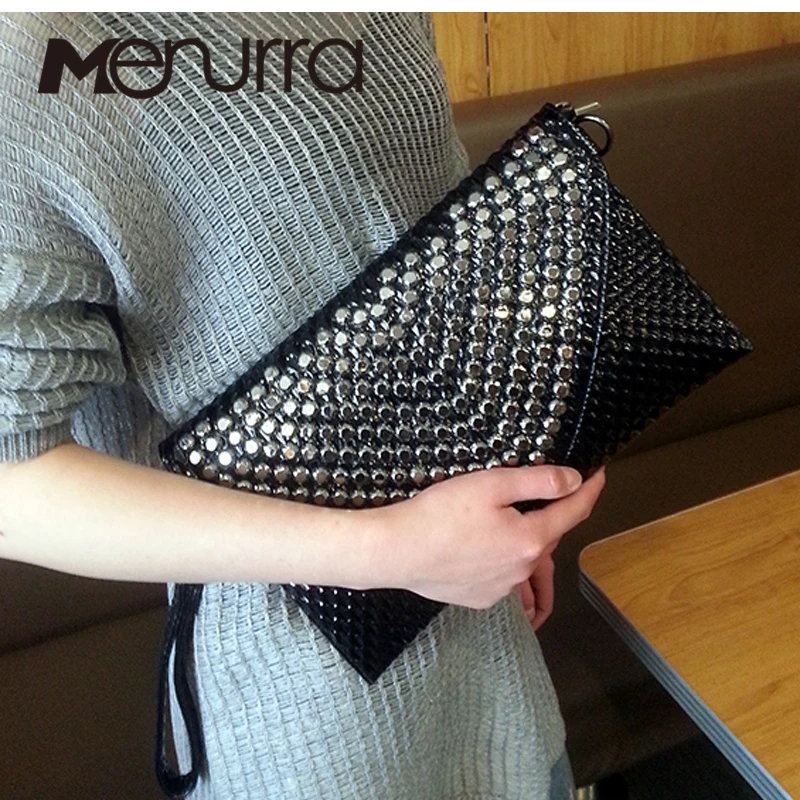 Модные женские сумки в стиле панк с заклепками сумки-мессенджеры на плечо