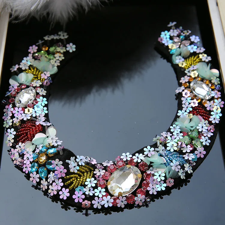 Большие нашивки со стразами и бисером для одежды пришиты аппликацией из блесток