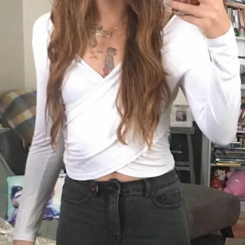 Высокая эластичность крест v образным вырезом открытые живот футболка для женщин