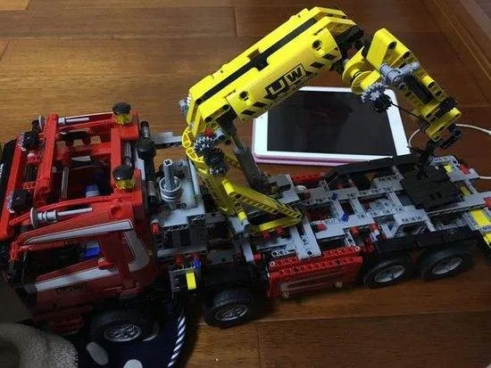 1877 шт. Technic серии кран грузовик затонувший 3D модель Конструкторы кирпичики