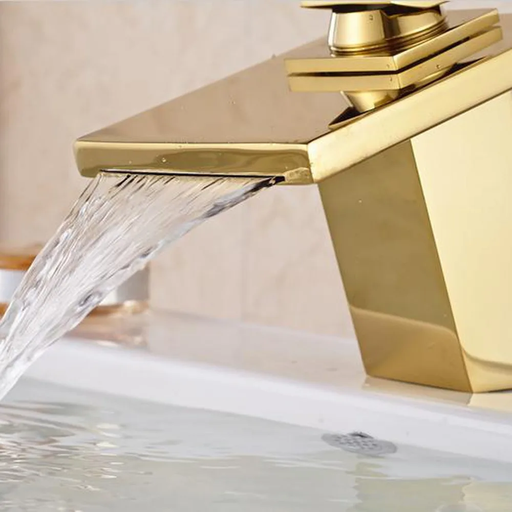 Роскошный смеситель из твердой латуни с золотым водопадом высококачественный