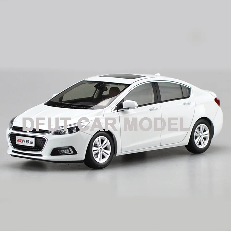 Модель спортивного автомобиля из сплава в масштабе 1:18 оригинальные