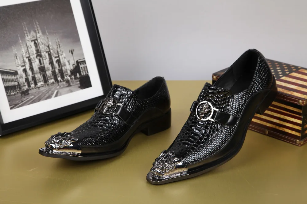 2017 г. Хит продаж черные мужские туфли без шнуровки с украшением в виде медали