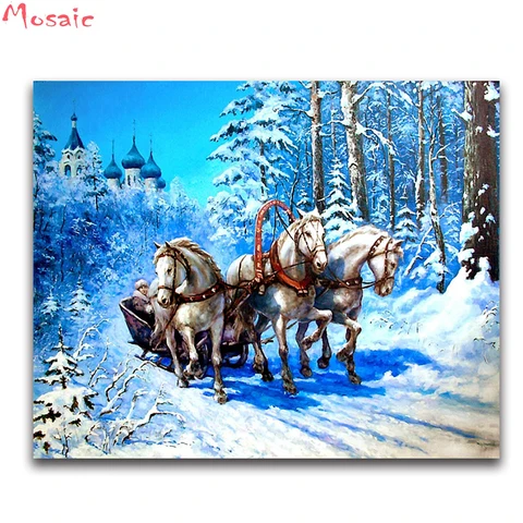 Белый лошадь