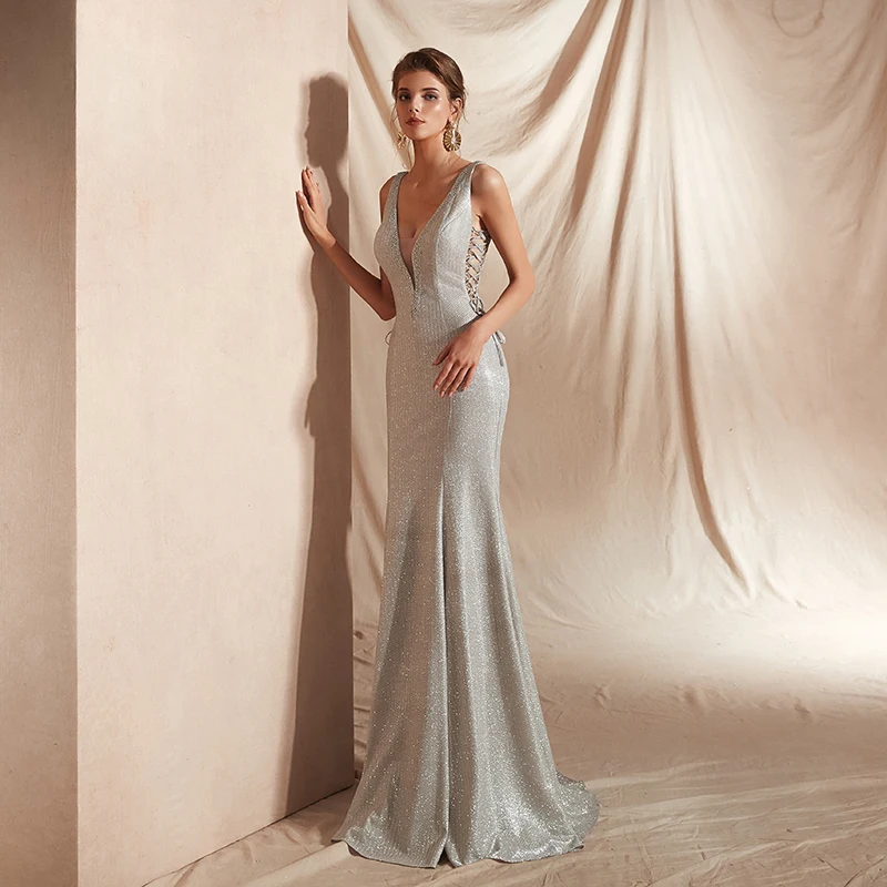 Женское вечернее платье Forevergracedress серебристое с глубоким треугольным вырезом и