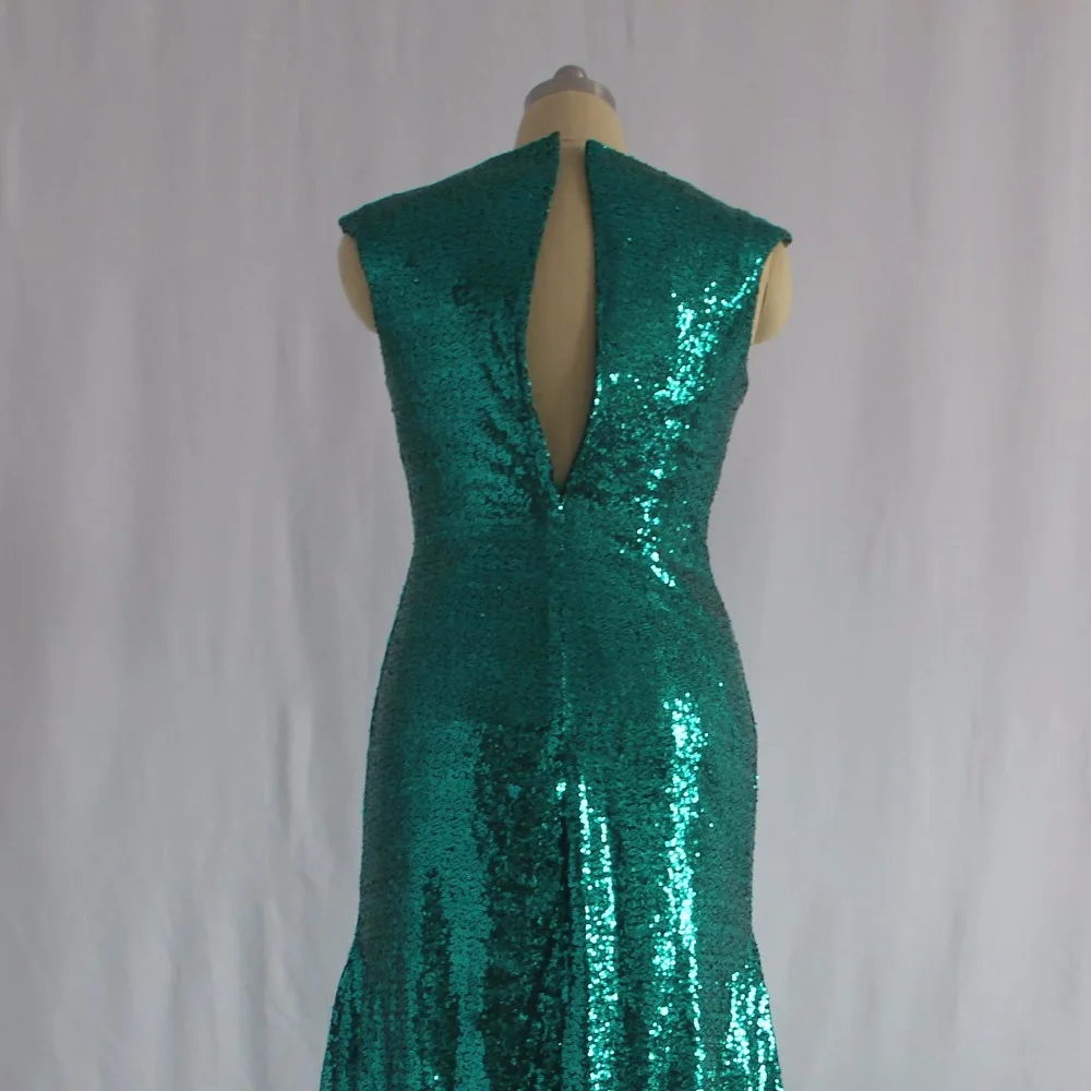 Женское винтажное платье со шлейфом темно-зеленое блестящее для выпускного