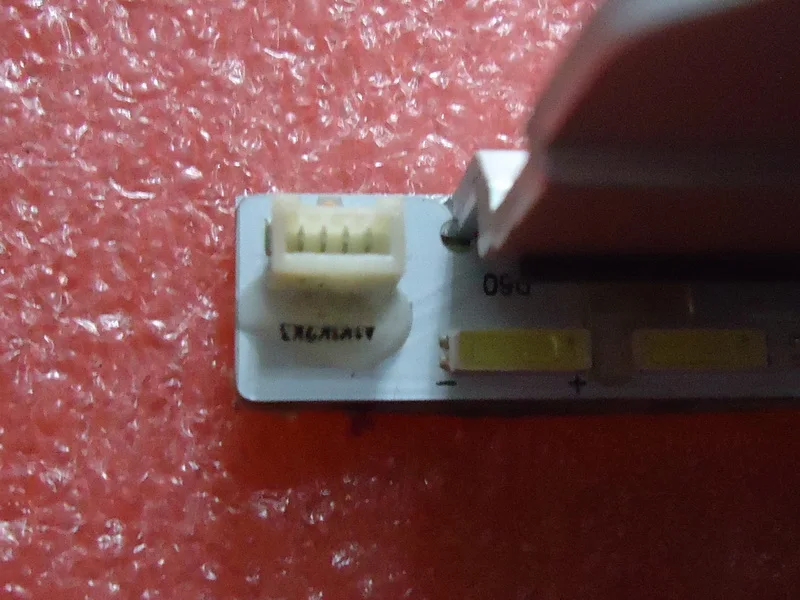 

Для skyworth 42E610G Артикул лампы 5300-AZ420V8L0 5300-AZ420V8R0 SW42203720A0 1 шт. = 57LED 522 мм
