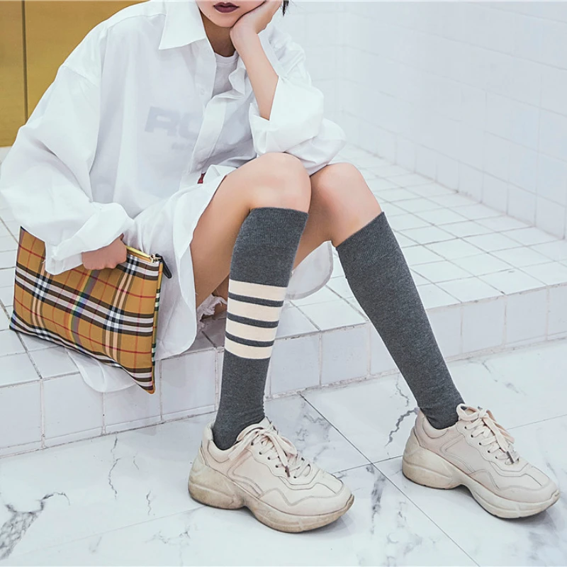 Женские высокие носки в Корейском стиле длинные полоску хлопковые модные