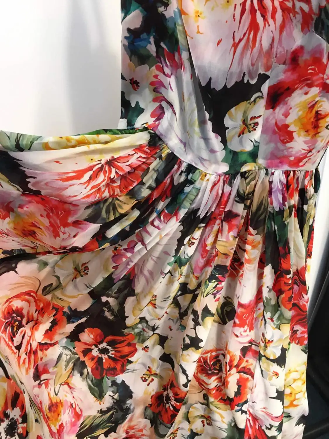 Женское винтажное платье из натурального шелка длинное на тонких бретелях без