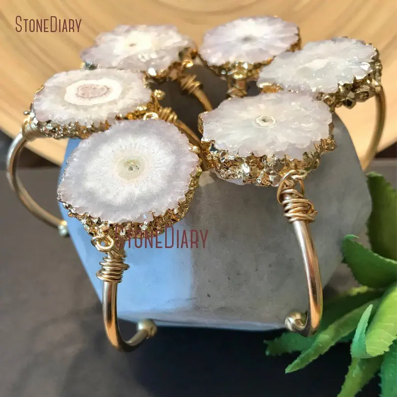 Сырье белый Солнечный кварцевые сталактита Druzy Quartzs ломтик Браслет-манжета позолота Сталактит Quartzs браслет BM11246