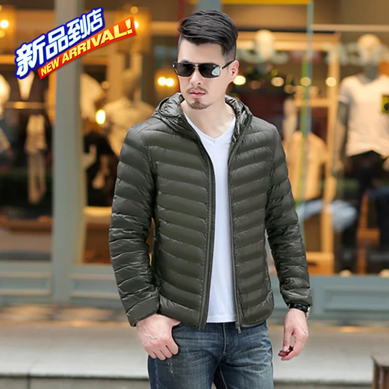 Мужской пуховик с капюшоном ультра-светильник приталенный на белом утином пуху