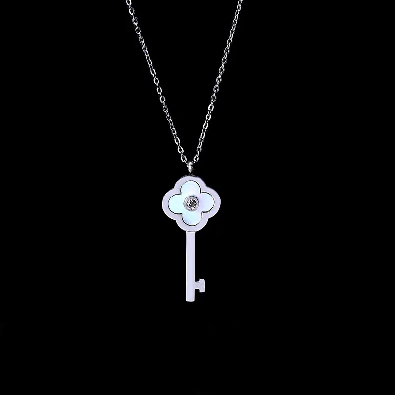 Titanium Stainless Shell Clover Key Pendant Necklace Gold Dipped Charm Durable Color Women Jewelry RX058 | Украшения и аксессуары