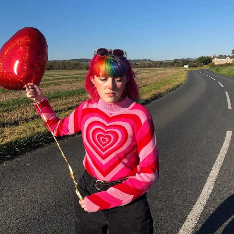 Свитер с надписью Love розовый красный блок женская осень ленивый оаф Радуга макет