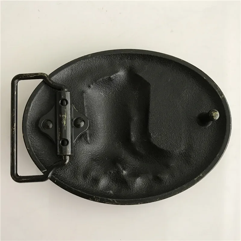 Ботинки в ковбойском стиле с пряжкой и овальным металлическим ремешком хорошее