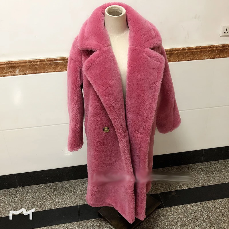 Зимние куртки женские модные длинные из натурального меха и шерсти с толстой подкладкой и элегантным розовым паркетом.