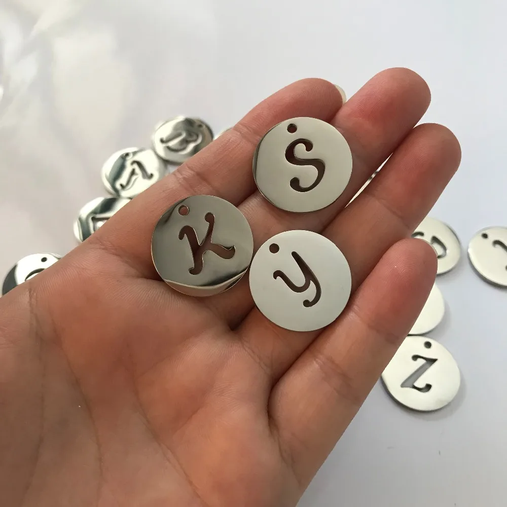 10 шт./лот 316L круглые алфавитные амулеты из нержавеющей стали DIY инициалы A M