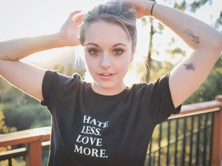 Женская футболка с надписью HATE LESS LOVE MORE