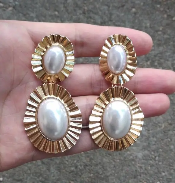 

Timeless Wonder Stunning geo Baroque faux pearl Statement Earrings Girl Party prom rare simple top runway big neat gown ins 2265