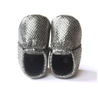 Яркая обувь для мальчиков, красивые черные мокасины для новорожденных, детская обувь для первых шагов, мягкие носки для мальчиков, весы, детские кроссовки для девочек