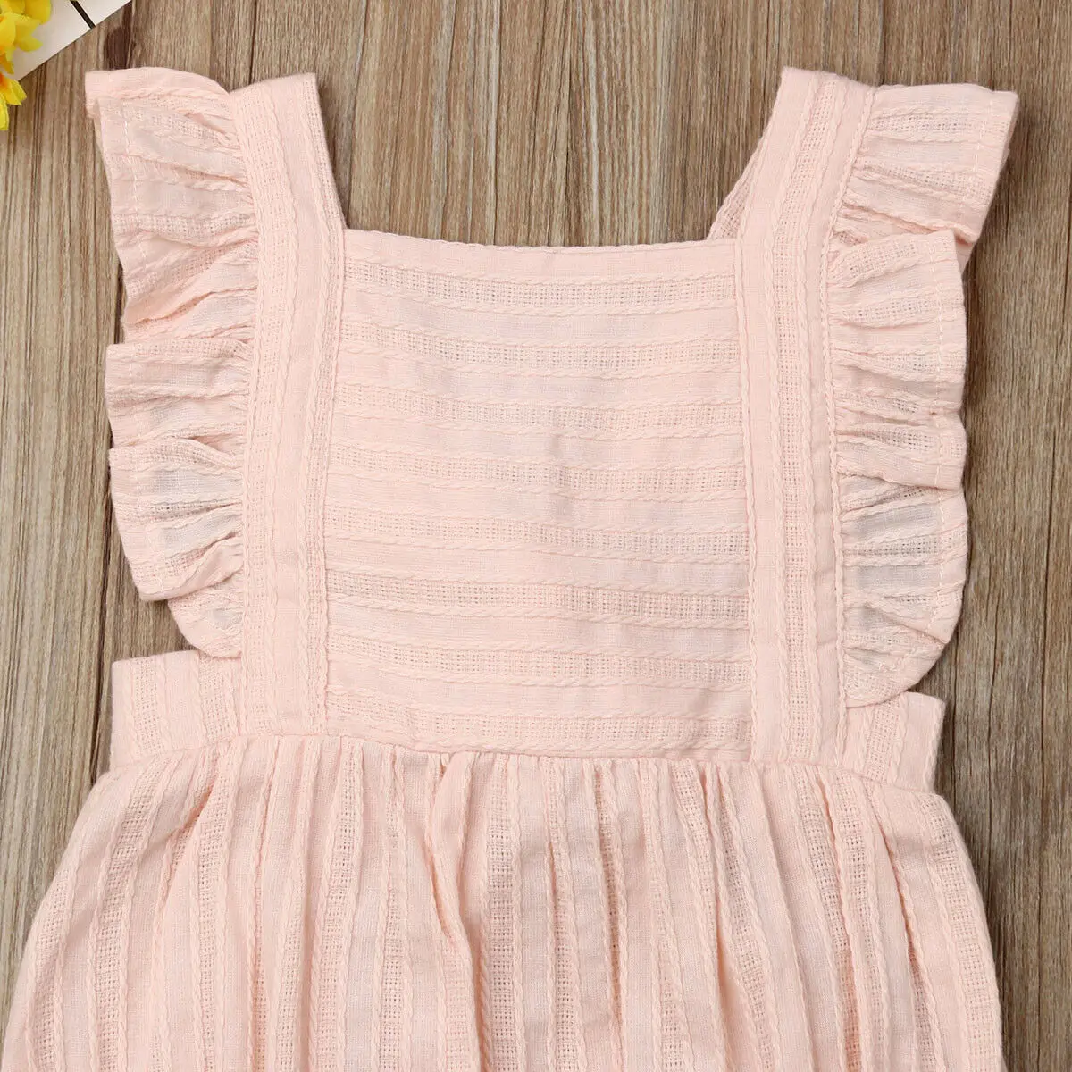 Милый розовый комбинезон без рукавов в полоску с открытой спиной для