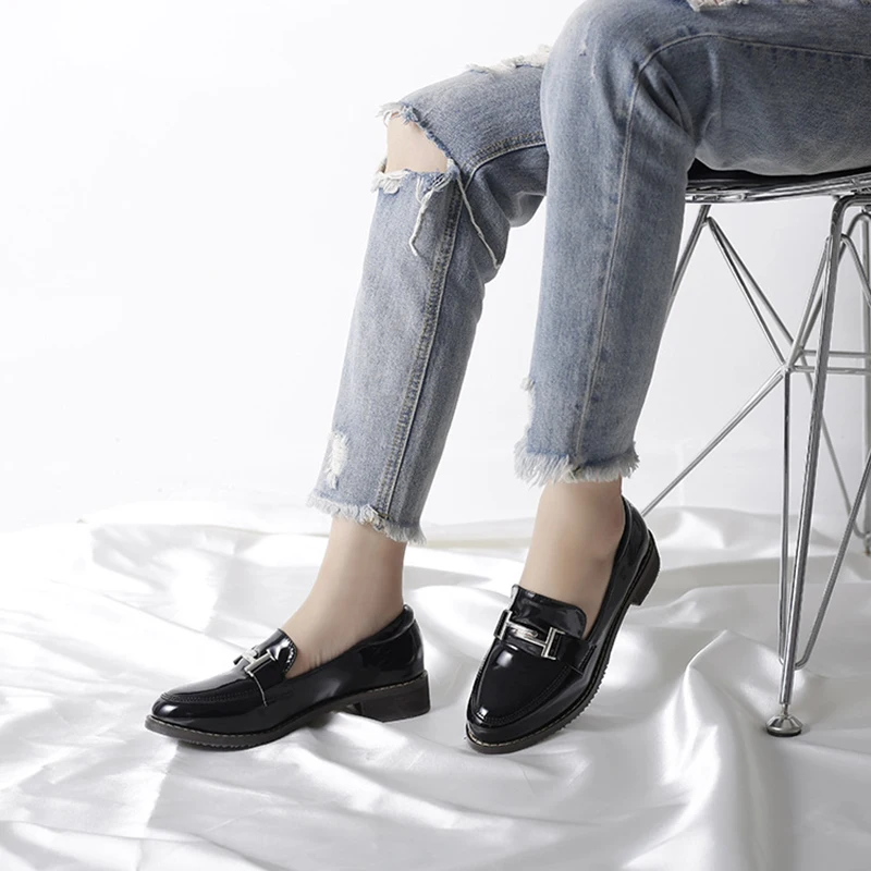 2018 в британском стиле металлическое украшение Обувь Туфли оксфорды Женские