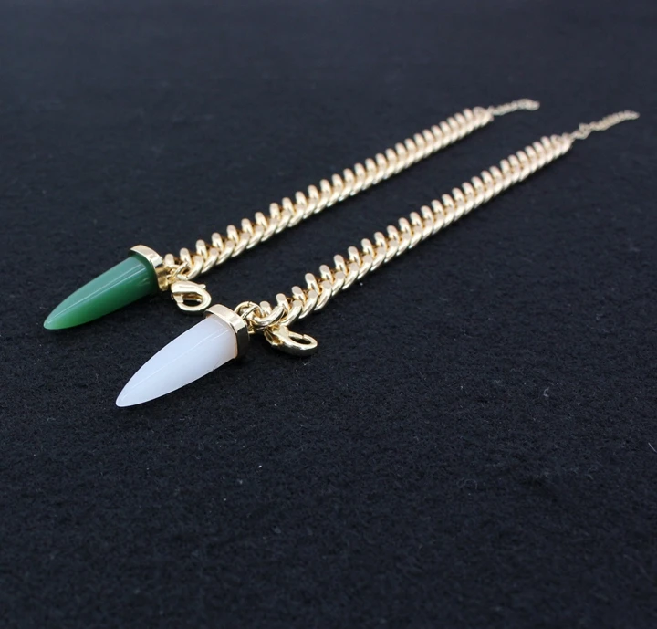 Модное ювелирное изделие браслет с подвеской золотистого цвета стразы рожок