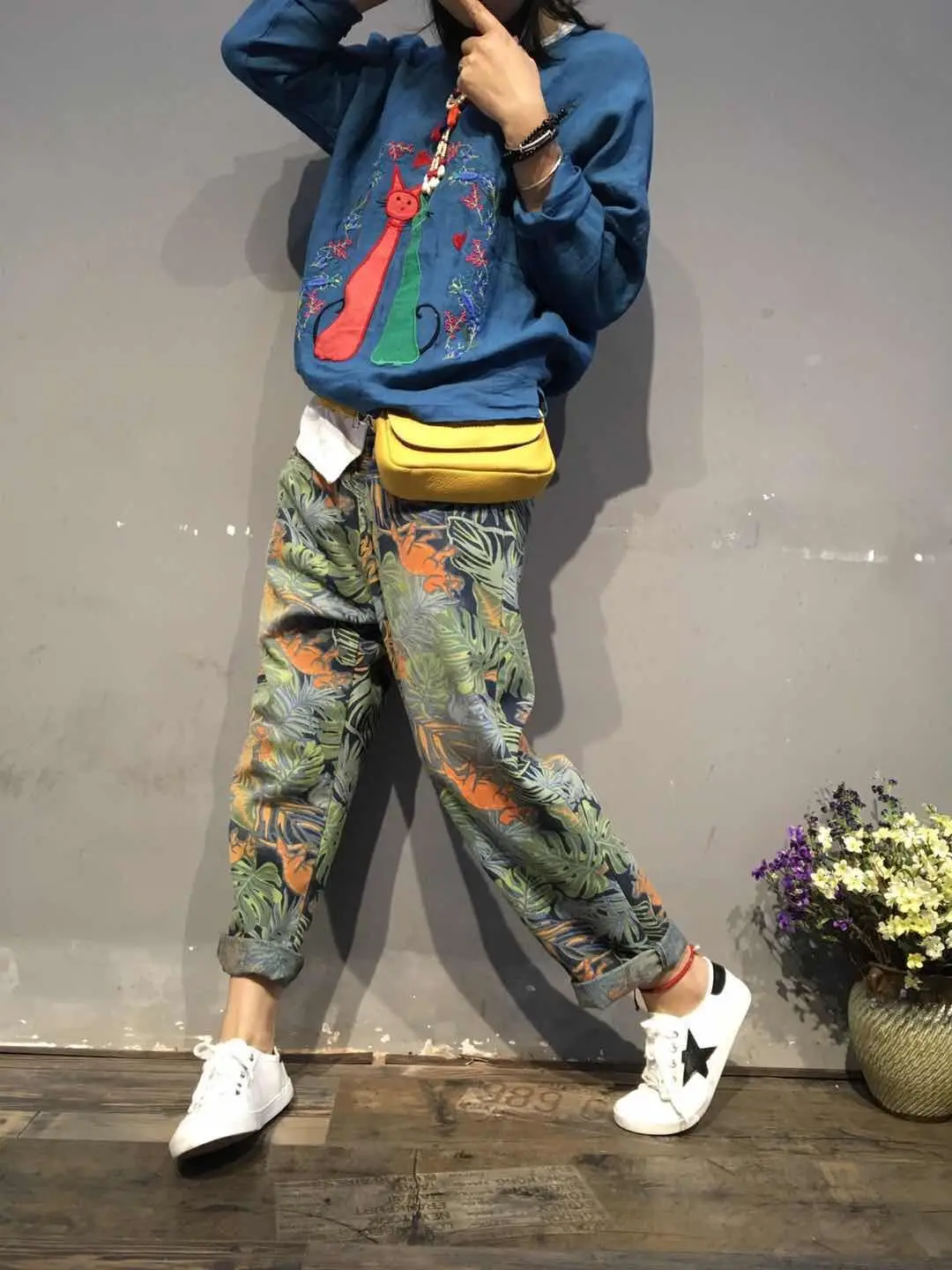 Демисезонный футболка Для женщин Ретро свободные Новинка футболки Мори девушка