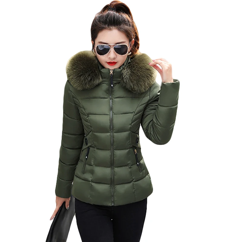 Женская куртка с капюшоном и воротником из искусственного меха на