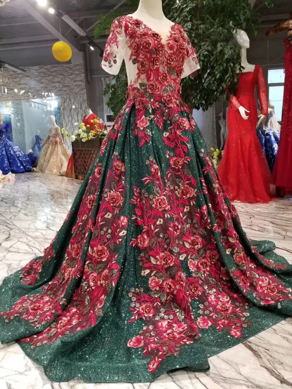 Emerald Green Red Lace flowers Prom Dress Glitters Prom Gown 2019 New Design Fashion Evening Party Gown Arabic