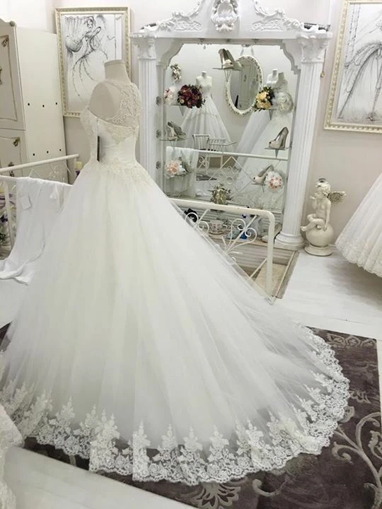 

Appliques Floor-Length Ball Gown Sweatheart Wedding dress Sweep Train Button Beading Pearls Bridal Gown Custom made Real Photos