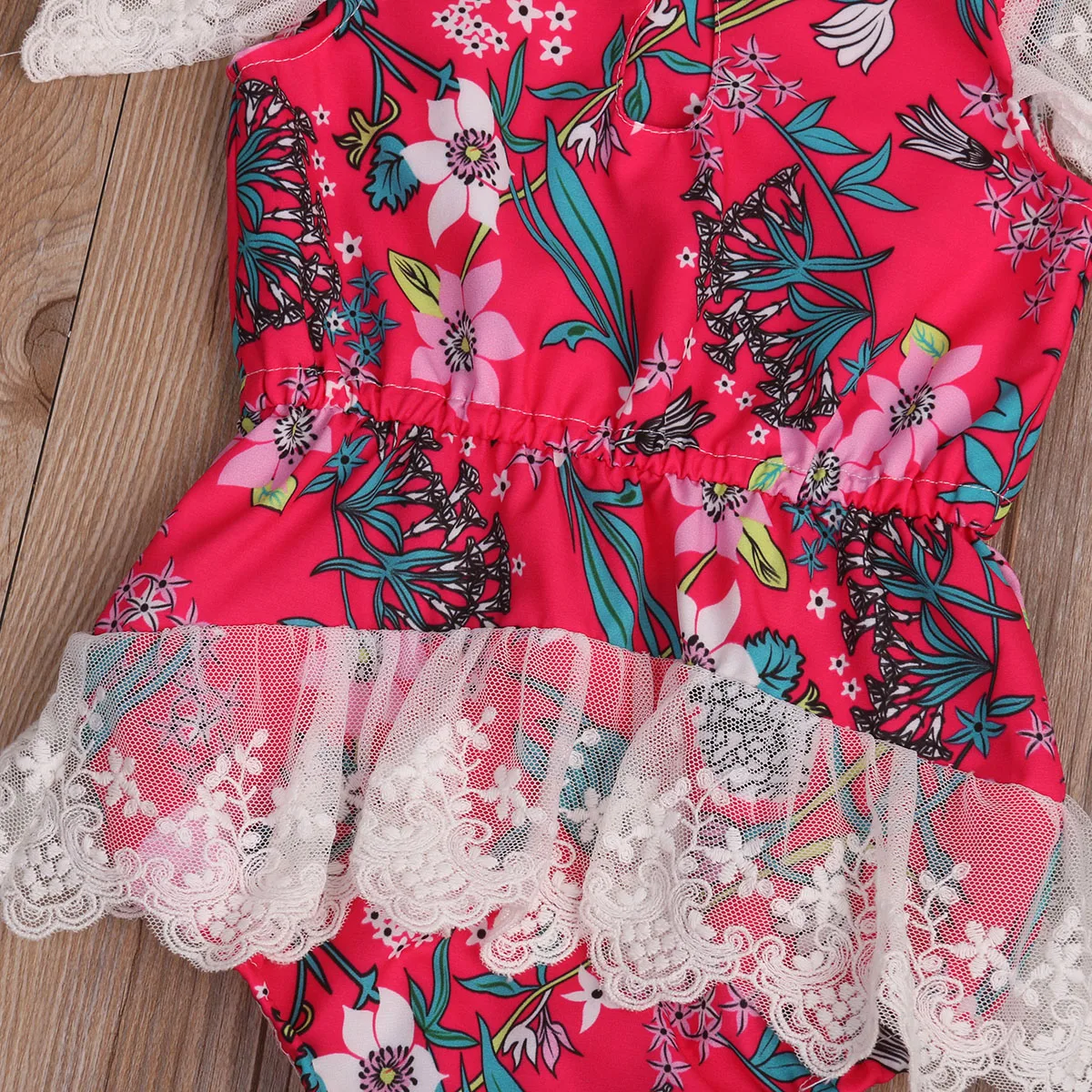 Новое поступление милое детское боди с кружевными рукавами и цветочным рисунком