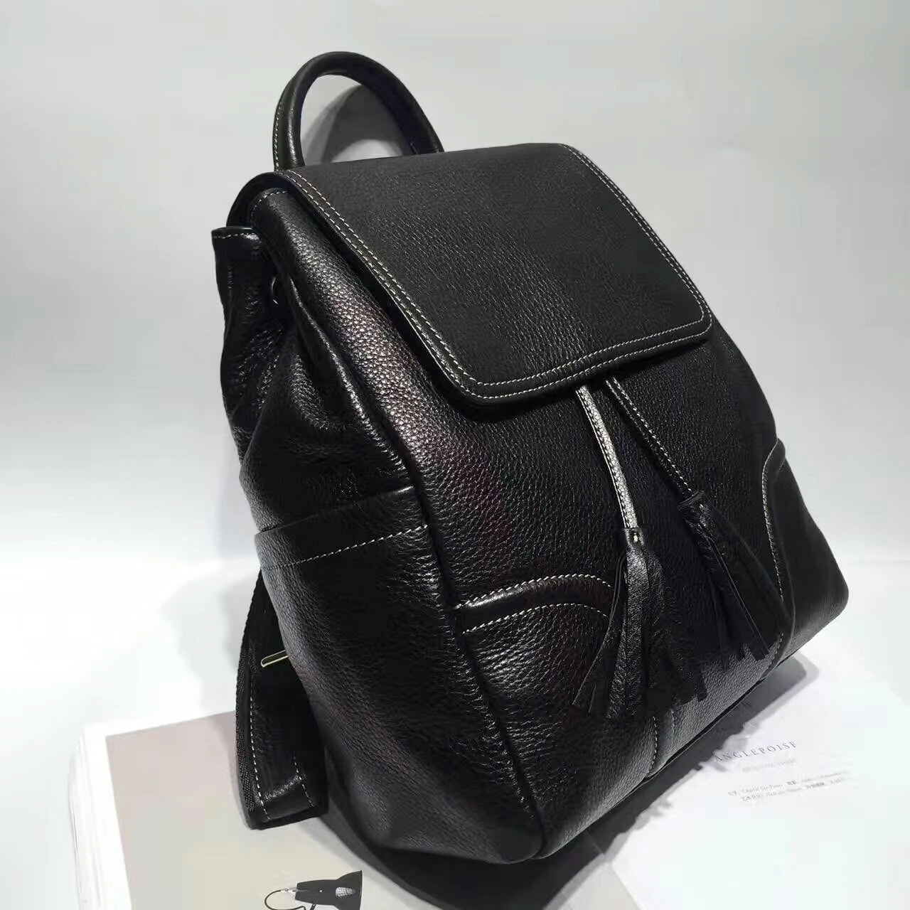 Женский рюкзак с кисточками и кремовой нитью от известного бренда школьная сумка