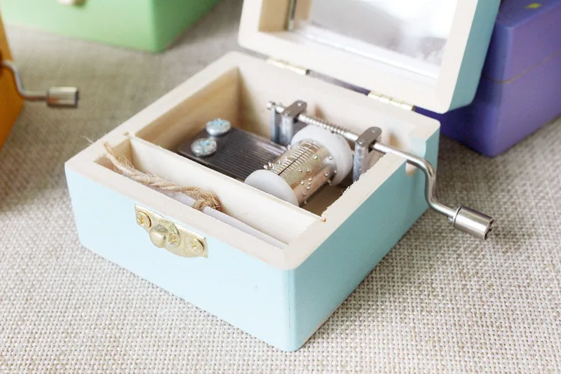 Механическая винтажная музыкальная шкатулка Тоторо квадратная деревянная для