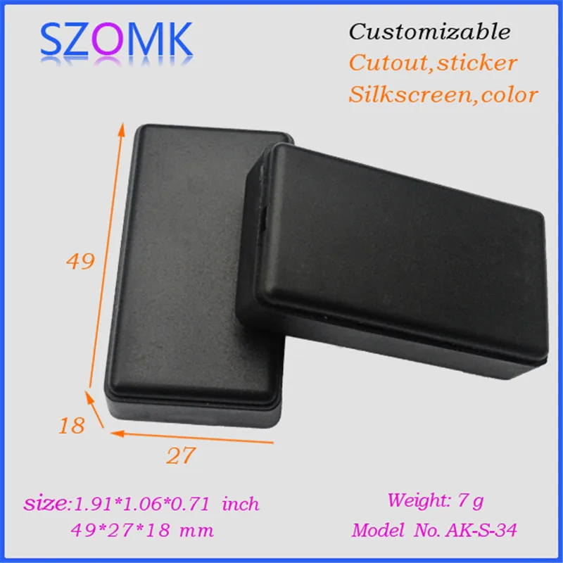 В комплекте 2 шт. маленький пластиковый корпус из АБС пластика в коробке черного и