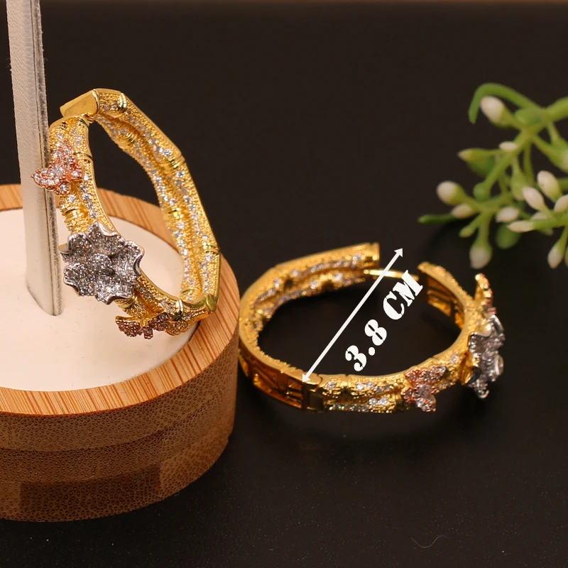 

Lanyika Fashion Jewelry Luxucy Elegant Flower Butterfly Hoop Earrings Cubic Zircon Wedding Engagement Popular Earring Best Gift
