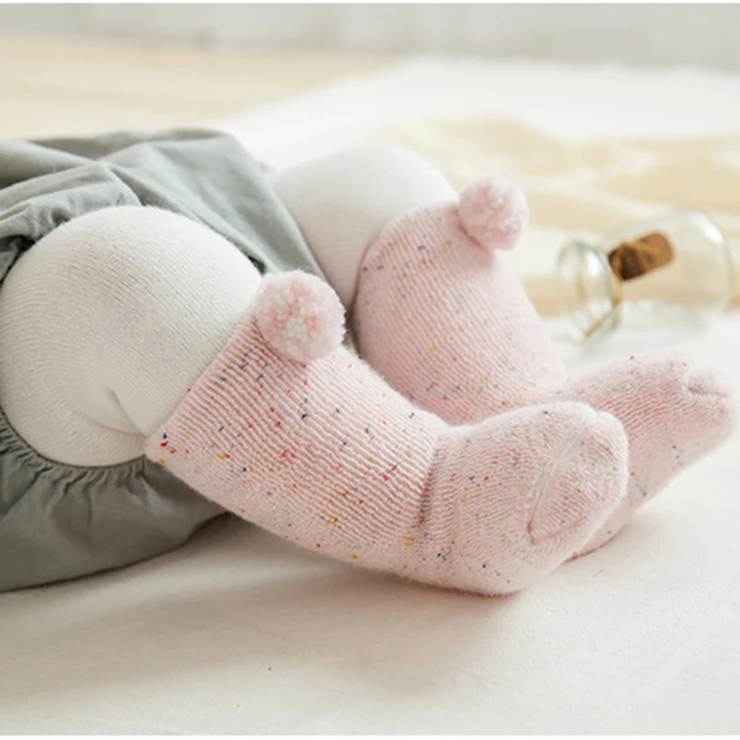 Calcetines largos hasta la rodilla con dise&ntilde;o de bola de felpa para beb&eacute;, medias de invierno para ni&ntilde;o y ni&ntilde;a, c&aacute;lidos para piernas, ropa de Navidad-2
