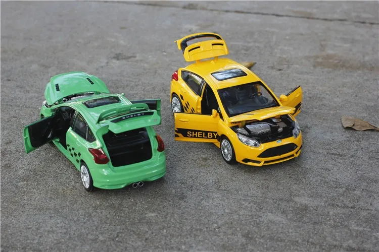 ZXZ 1:32 Ford Focus литая модель литья под давлением модель оттягивающаяся назад игрушечная машинка Модель Электронная детская машинка игрушки для детей