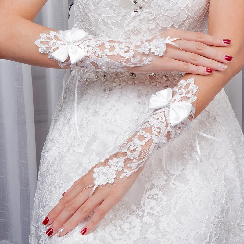 

Womens Fingerless White Lace Gloves Bridal Gloves Short Paragraph Pearls With Bow Bride Gloves Luva De Noiva Wedding Accessories