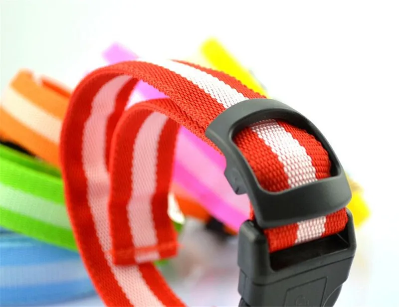 

PE08 Dogs LED Collars Nylon Pet Dog Collar Night Safety Glow Flashing Dog Cat Collars USB Rechargeable & battery version