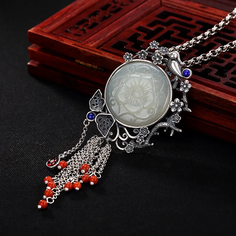 

2018 Limited Top Fashion S925 Pure Antique Mosaic And Tian Yu Magpie Plum Blossom South Tassel Lady Pendant Wholesale