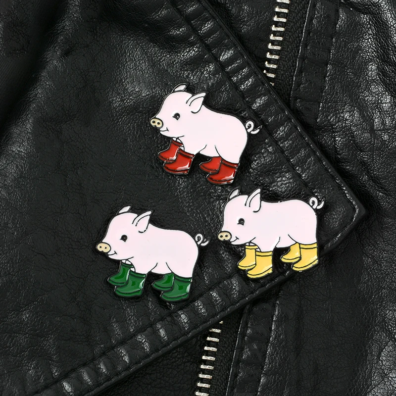 

Super Lovely Baby Pig ! Three Color Cartoon Animal Pink Grunt Pig In Rain Boots Galoshes Hard Enamel Brooches Pins For Gifts