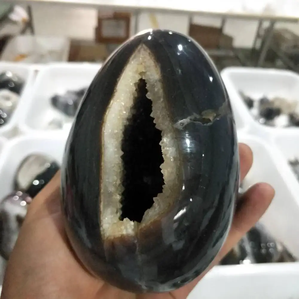 1.5kg Beautiful natural agate crystal cave crystal eggs are decorated as furniture