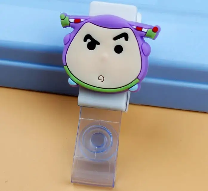 1 шт. Kawaii Мультфильм Базз медведь значок с животным держателем ID талреп Имя тег карты держатель значка доктор канцелярские принадлежности - Цвет: 2