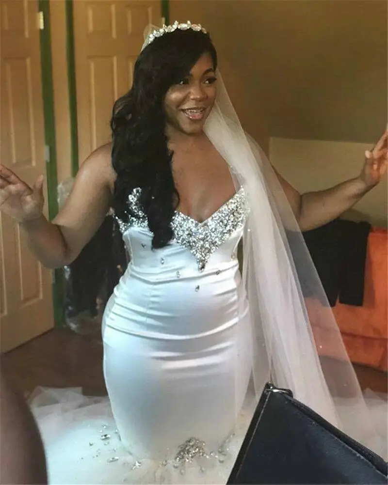 Элегантное свадебное платье в африканском стиле с юбкой годе сердечком бусинами