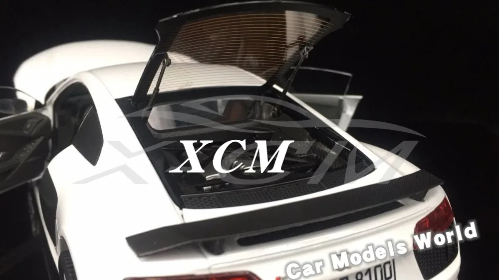 Литая модель автомобиля для R8 V10 Plus Coupe Sport 1:18 (DIY белый цвет) + маленький подарок! |